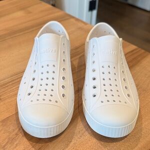 Native Kids Water Shoes - Classic White